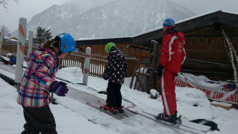 Mit dem Förderband von Sport Wöll kinderleicht den Berg hinauf